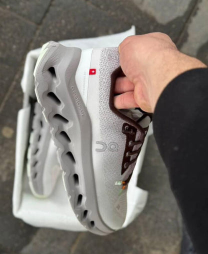 حذاء On Cloud — الراحة المطلقة والابتكار السويسري في كل خطوة: خفة، دعم، وتصميم عصري يخليك تعيش يومك بنشاط لا محدود!