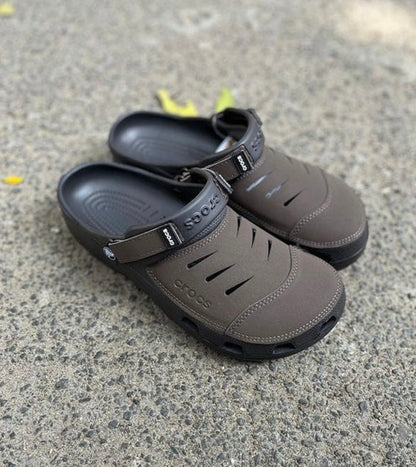 اكتشف الراحة مع كروكس الطبي 👟 دعم مثالي لقدميك وخفة تخليك تمشي بلا تعب