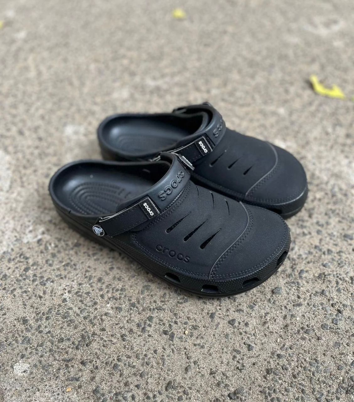 اكتشف الراحة مع كروكس الطبي 👟 دعم مثالي لقدميك وخفة تخليك تمشي بلا تعب